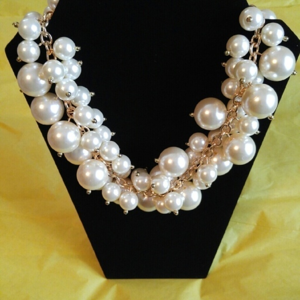 SALE T&J Luxe White Pearl Cluster Necklace